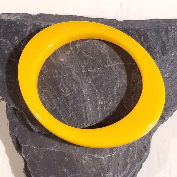 Warm Yellow Oval New Vintage Y2K 90s Retro Structural Bangle Bracelet - Picture 1 of 7